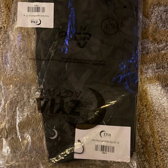 NWT Zyia Forest Camo Luxe Hi-Rise Capri leggings - Picture 8 of 8